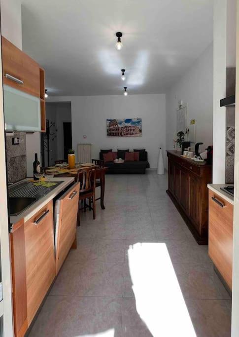 3 Fermate Dal Colosseo - Casa Vacanze Elena - 50 M Da Metro Garbatella Рим Экстерьер фото