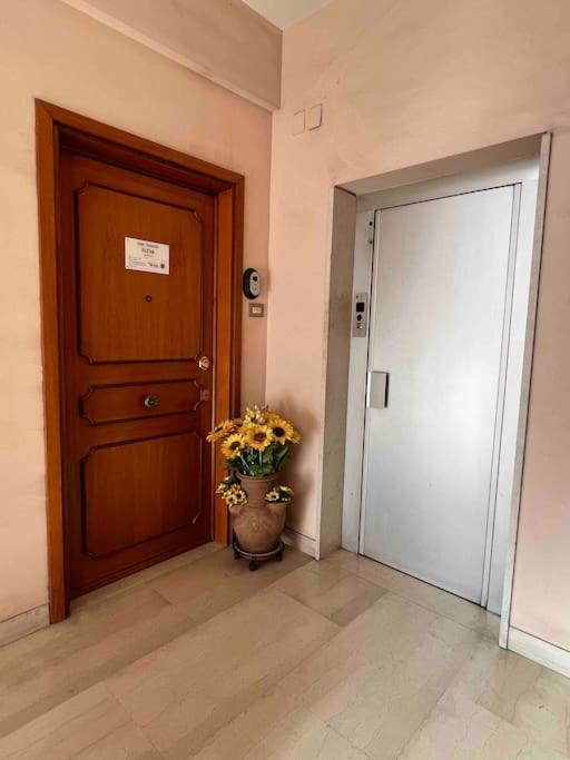 3 Fermate Dal Colosseo - Casa Vacanze Elena - 50 M Da Metro Garbatella Рим Экстерьер фото