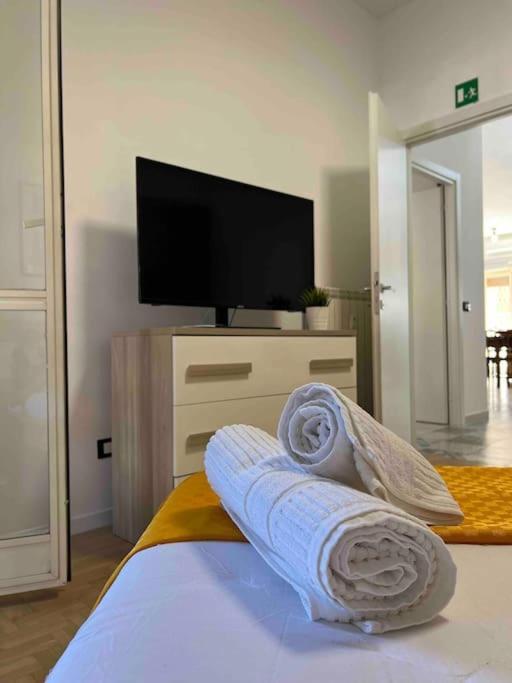 3 Fermate Dal Colosseo - Casa Vacanze Elena - 50 M Da Metro Garbatella Рим Экстерьер фото